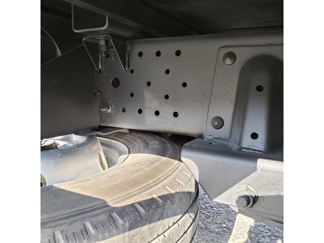 タイタントラック 　ダブルキャブ　パワーケート付　荷台鉄板張り　パワーゲート昇降能力６００ｋｇ　積載量１４５０ｋｇ（11枚目）