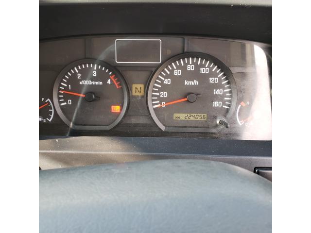 タイタントラック 　ダブルキャブ　パワーケート付　荷台鉄板張り　パワーゲート昇降能力６００ｋｇ　積載量１４５０ｋｇ（18枚目）