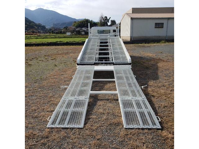 キャンター 　ラジコン付き２台積積載車ウインチ付（9枚目）