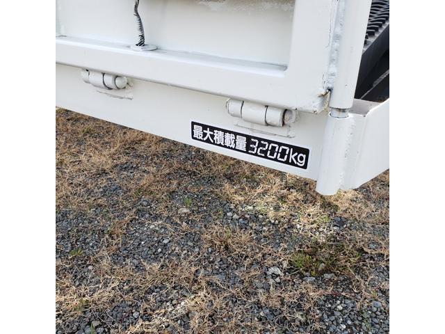 キャンター 　ラジコン付き２台積積載車ウインチ付（19枚目）