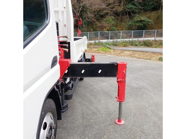 キャンター 　４段ラジコン付きクレーン車リアジャッキ付差し違いアウトリガー（16枚目）