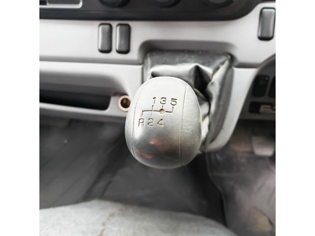 キャンター 　４段ラジコン付きクレーン車リアジャッキ付差し違いアウトリガー（27枚目）