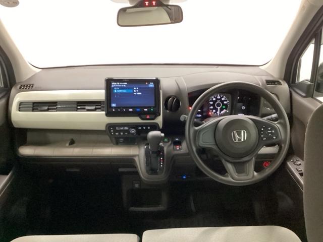 フロントガラスが大きく、ワイドな視界で運転もしやすくなるように設定されています。