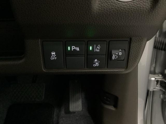 【安全装置】衝突被害軽減ブレーキ・横滑り抑制機能・路外逸脱制御機能も付いていますので安心です。