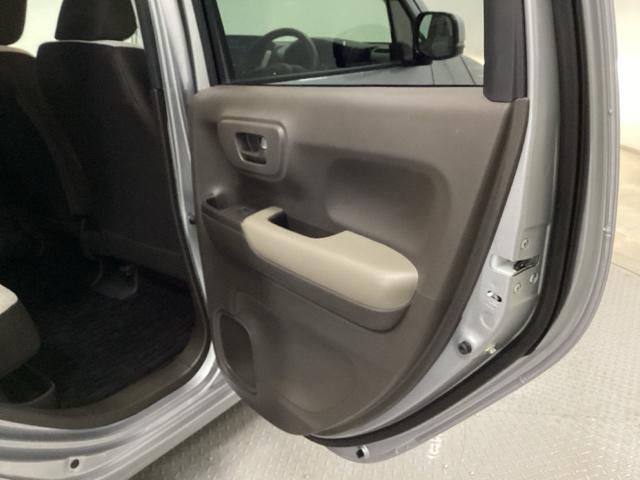 開口部が広いため、荷物を抱えた状態での乗り入れも楽に行えます。ドアポケット収納も充実しております。