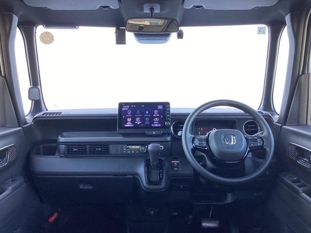 Ｎ－ＢＯＸカスタム ベースグレード　メモリーナビ　ドラレコ　ＥＴＣ　Ｗ電動ドア　ＵＳＢ接続　ＣＭＢＳ　Ｄレコ　禁煙　ベンチシート　オートエアコン　スマートキ　ＬＥＤ　盗難防止装置　クルコン　バックカメラ　フルセグＴＶ　パワーステアリング（2枚目）