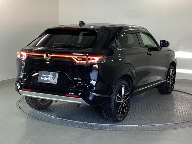 ヴェゼル ｅ：ＨＥＶＺ　純正メモリーナビ　ドラレコ　全周囲カメラ　地上デジタル　ＵＳＢ入力　ハンズフリーテールゲート　シートＨ　サイドエアＢ　サイドカメラ　パークセンサー　リヤカメラ　点検記録簿　ＬＥＤヘットライト　ＥＳＣ（8枚目）