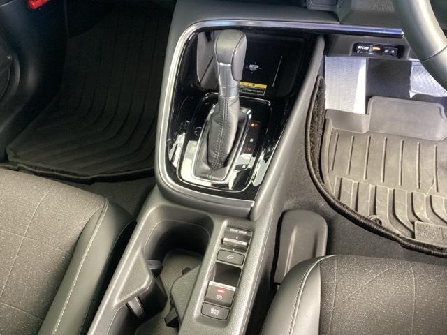 ヴェゼル ｅ：ＨＥＶＺ　純正メモリーナビ　ドラレコ　全周囲カメラ　地上デジタル　ＵＳＢ入力　ハンズフリーテールゲート　シートＨ　サイドエアＢ　サイドカメラ　パークセンサー　リヤカメラ　点検記録簿　ＬＥＤヘットライト　ＥＳＣ（13枚目）