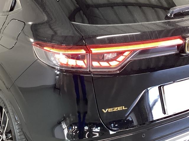 ヴェゼル ｅ：ＨＥＶＺ　純正メモリーナビ　ドラレコ　全周囲カメラ　地上デジタル　ＵＳＢ入力　ハンズフリーテールゲート　シートＨ　サイドエアＢ　サイドカメラ　パークセンサー　リヤカメラ　点検記録簿　ＬＥＤヘットライト　ＥＳＣ（28枚目）