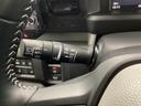 USBチャージャー搭載。スマートフォンなどの充電にとっても便利です。停車中にブレーキペダルを踏み続けなくてもブレーキ保持ができるオートマチックブレーキホールド機能もついております。