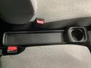 運転席からも助手席からも自由に使えるドリンクホルダー付。【センターロングコンソールトレー】ちょっとした小物を置くのに便利です。