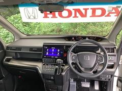 まぶしい日差しをやわらげる、青色のハーフシェイドフロントウィンドウがついています。また、プラズマクラスター技術搭載デュアルフルオートエアコンで快適です。 2