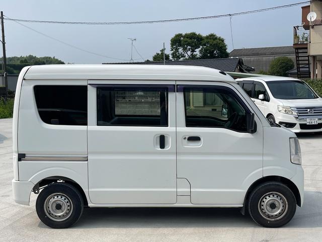 ＮＶ１００クリッパーバン ＤＸ　パートタイム４ＷＤ　オートマ車　ＭＴモード　集中ドアロック　スペアキー　純正オーディオ　ドアバイザー　フロアマット　タイミングチェーン式　リアガラス熱線（3枚目）