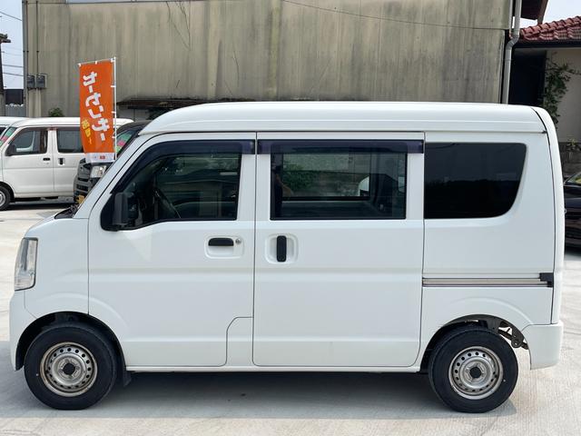 ＮＶ１００クリッパーバン ＤＸ　パートタイム４ＷＤ　オートマ車　ＭＴモード　集中ドアロック　スペアキー　純正オーディオ　ドアバイザー　フロアマット　タイミングチェーン式　リアガラス熱線（7枚目）