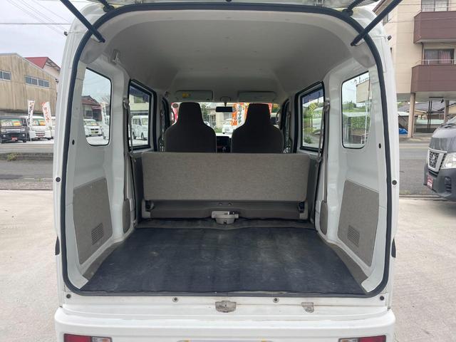 ＮＶ１００クリッパーバン ＤＸ　パートタイム４ＷＤ　オートマ車　ＭＴモード　集中ドアロック　スペアキー　純正オーディオ　ドアバイザー　フロアマット　タイミングチェーン式　リアガラス熱線（14枚目）