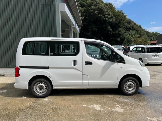 ＮＶ２００バネットバン 　整備点検記録簿　パワーウィンドウ　キーレス　純正オーディオ　純正ゴムマット　ドアバイザー　ヘッドライトレベライザー　集中ドアロック　タイミングチェーン式　リヤ熱線　両側スライドドア（4枚目）