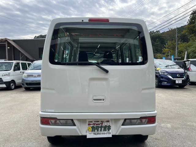 ハイゼットカーゴ ワンオーナー 純正オーディオ 記録簿 ヘッドライトレベライザー 集中ドアロック 純正ゴムマット バイザー オーバーヘッドコンソール 追突軽減装置 フルフラット(6枚目)