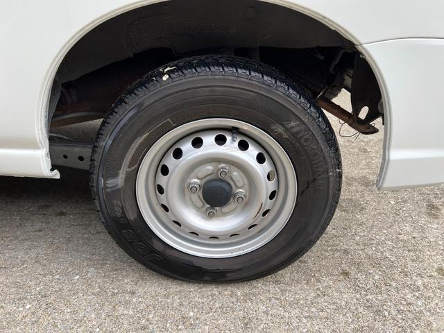 ハイゼットカーゴ ワンオーナー 純正オーディオ 記録簿 ヘッドライトレベライザー 集中ドアロック 純正ゴムマット バイザー オーバーヘッドコンソール 追突軽減装置 フルフラット(27枚目)