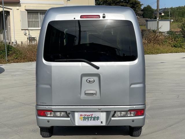 ハイゼットカーゴ DX SAIII ワンオーナー 純正オーディオ キーレス バックカメラ パワーウインドウ リア送風 アイドリングストップ オーバーヘッドコンソール 追突軽減装置 点検記録簿 純正ゴムマット バイザー プライバシーガラス(5枚目)