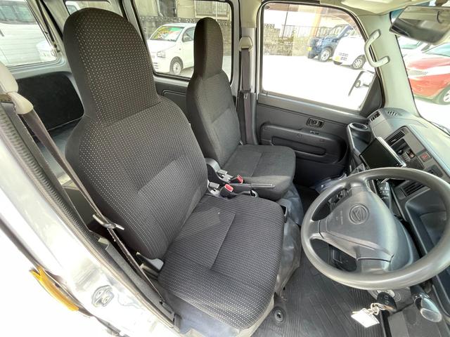 ハイゼットカーゴ DX SAIII ワンオーナー 純正オーディオ キーレス バックカメラ パワーウインドウ リア送風 アイドリングストップ オーバーヘッドコンソール 追突軽減装置 点検記録簿 純正ゴムマット バイザー プライバシーガラス(10枚目)