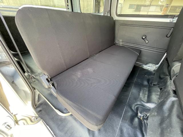 ハイゼットカーゴ DX SAIII ワンオーナー 純正オーディオ キーレス バックカメラ パワーウインドウ リア送風 アイドリングストップ オーバーヘッドコンソール 追突軽減装置 点検記録簿 純正ゴムマット バイザー プライバシーガラス(12枚目)