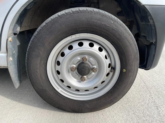 ハイゼットカーゴ DX SAIII ワンオーナー 純正オーディオ キーレス バックカメラ パワーウインドウ リア送風 アイドリングストップ オーバーヘッドコンソール 追突軽減装置 点検記録簿 純正ゴムマット バイザー プライバシーガラス(23枚目)