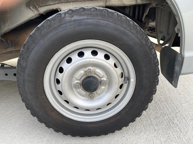 ハイゼットカーゴ DX SAIII ワンオーナー 純正オーディオ キーレス バックカメラ パワーウインドウ リア送風 アイドリングストップ オーバーヘッドコンソール 追突軽減装置 点検記録簿 純正ゴムマット バイザー プライバシーガラス(25枚目)