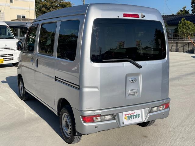 ハイゼットカーゴ ワンオーナー純正オーディオ 記録簿 バックモニター パワーウインドウ キーレス アイドリングストップ 点検記録簿 プライバシーガラス 純正オーディオ 純正ゴムマット オーバーヘッドコンソール(6枚目)