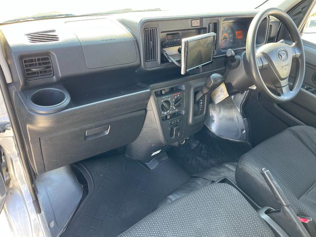 ハイゼットカーゴ ワンオーナー純正オーディオ 記録簿 バックモニター パワーウインドウ キーレス アイドリングストップ 点検記録簿 プライバシーガラス 純正オーディオ 純正ゴムマット オーバーヘッドコンソール(9枚目)