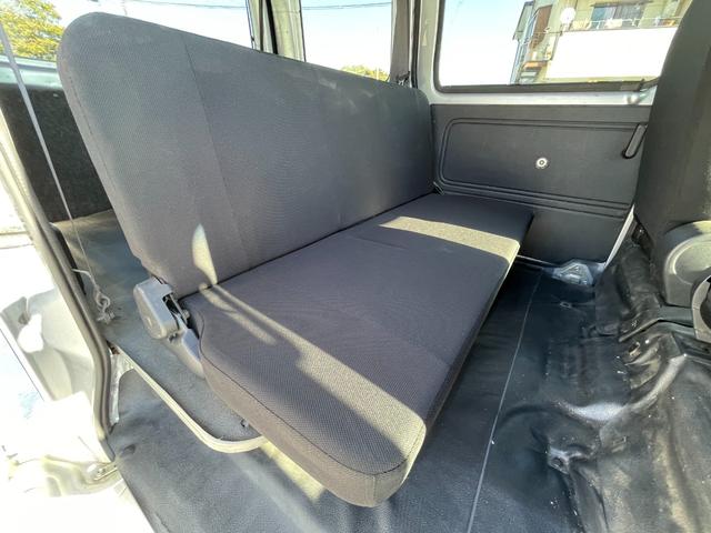 ハイゼットカーゴ ワンオーナー純正オーディオ 記録簿 バックモニター パワーウインドウ キーレス アイドリングストップ 点検記録簿 プライバシーガラス 純正オーディオ 純正ゴムマット オーバーヘッドコンソール(11枚目)