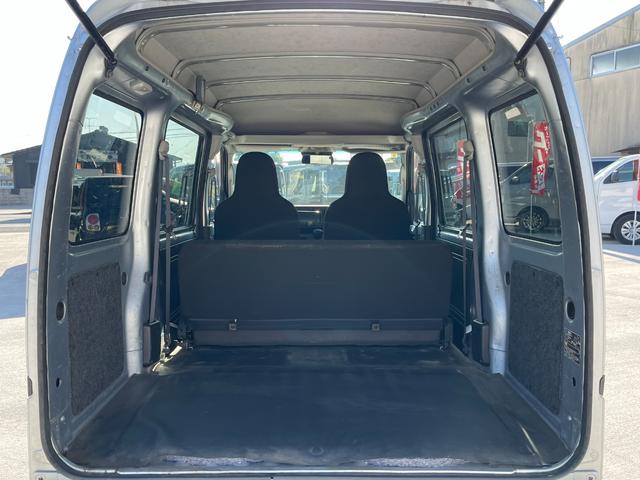 ハイゼットカーゴ ワンオーナー純正オーディオ 記録簿 バックモニター パワーウインドウ キーレス アイドリングストップ 点検記録簿 プライバシーガラス 純正オーディオ 純正ゴムマット オーバーヘッドコンソール(13枚目)
