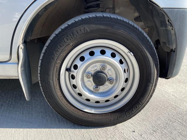 ハイゼットカーゴ ワンオーナー純正オーディオ 記録簿 バックモニター パワーウインドウ キーレス アイドリングストップ 点検記録簿 プライバシーガラス 純正オーディオ 純正ゴムマット オーバーヘッドコンソール(20枚目)