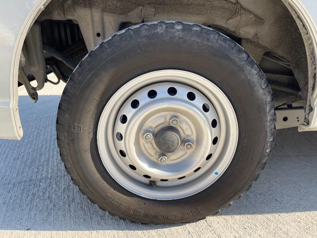 ハイゼットカーゴ ワンオーナー純正オーディオ 記録簿 バックモニター パワーウインドウ キーレス アイドリングストップ 点検記録簿 プライバシーガラス 純正オーディオ 純正ゴムマット オーバーヘッドコンソール(21枚目)