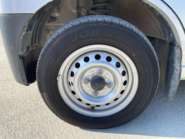 ハイゼットカーゴ ワンオーナー純正オーディオ 記録簿 バックモニター パワーウインドウ キーレス アイドリングストップ 点検記録簿 プライバシーガラス 純正オーディオ 純正ゴムマット オーバーヘッドコンソール(23枚目)