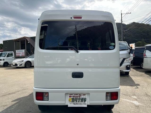 スクラム ＰＣスペシャル　純正オーディオ　バックカメラ　ＣＤ再生　ＡＵＸ　パワーウィンドウ　電格ミラー　オーバーヘッドコンソール　純正ゴムマット　バイザー　プライバシーガラス　取説　点検記録簿　ハイルーフ（5枚目）