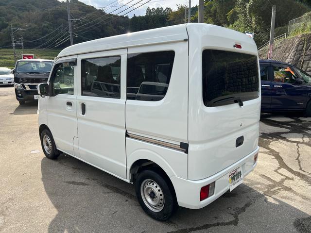 スクラム ＰＣスペシャル　純正オーディオ　バックカメラ　ＣＤ再生　ＡＵＸ　パワーウィンドウ　電格ミラー　オーバーヘッドコンソール　純正ゴムマット　バイザー　プライバシーガラス　取説　点検記録簿　ハイルーフ（6枚目）