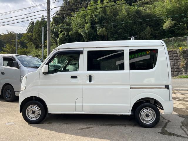 スクラム ＰＣスペシャル　純正オーディオ　バックカメラ　ＣＤ再生　ＡＵＸ　パワーウィンドウ　電格ミラー　オーバーヘッドコンソール　純正ゴムマット　バイザー　プライバシーガラス　取説　点検記録簿　ハイルーフ（7枚目）