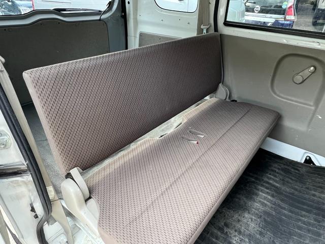 スクラム ＰＣスペシャル　純正オーディオ　バックカメラ　ＣＤ再生　ＡＵＸ　パワーウィンドウ　電格ミラー　オーバーヘッドコンソール　純正ゴムマット　バイザー　プライバシーガラス　取説　点検記録簿　ハイルーフ（12枚目）