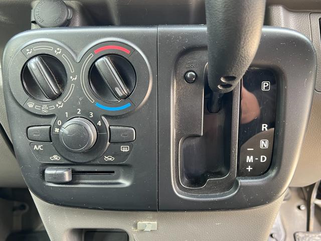 スクラム ＰＣスペシャル　純正オーディオ　バックカメラ　ＣＤ再生　ＡＵＸ　パワーウィンドウ　電格ミラー　オーバーヘッドコンソール　純正ゴムマット　バイザー　プライバシーガラス　取説　点検記録簿　ハイルーフ（20枚目）