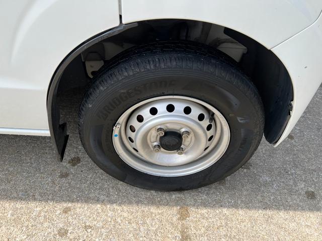 スクラム ＰＣスペシャル　純正オーディオ　バックカメラ　ＣＤ再生　ＡＵＸ　パワーウィンドウ　電格ミラー　オーバーヘッドコンソール　純正ゴムマット　バイザー　プライバシーガラス　取説　点検記録簿　ハイルーフ（25枚目）