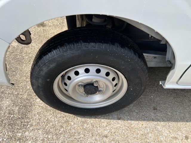 スクラム ＰＣスペシャル　純正オーディオ　バックカメラ　ＣＤ再生　ＡＵＸ　パワーウィンドウ　電格ミラー　オーバーヘッドコンソール　純正ゴムマット　バイザー　プライバシーガラス　取説　点検記録簿　ハイルーフ（26枚目）