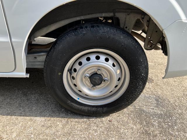 スクラム ＰＣスペシャル　純正オーディオ　バックカメラ　ＣＤ再生　ＡＵＸ　パワーウィンドウ　電格ミラー　オーバーヘッドコンソール　純正ゴムマット　バイザー　プライバシーガラス　取説　点検記録簿　ハイルーフ（27枚目）