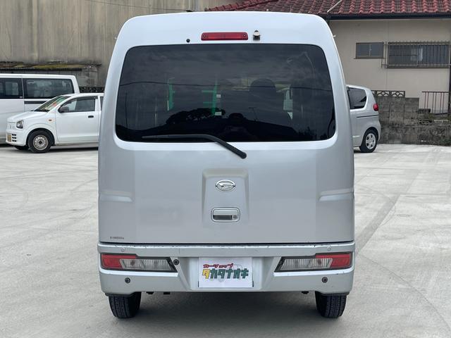 ハイゼットカーゴ ＤＸ　ＳＡＩＩＩ　ワンオーナー　点検記録簿　バックカメラ　オーバーヘッドコンソール　パワーウィンドウ　キーレス　純正オーディオ　純正ゴムマット　衝突軽減装置　タイミングチェーン式　集中ドアロック　両側スライドドア（5枚目）