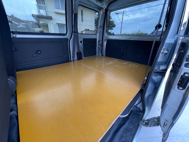 ハイゼットカーゴ ＤＸ　ＳＡＩＩＩ　ワンオーナー　点検記録簿　バックカメラ　オーバーヘッドコンソール　パワーウィンドウ　キーレス　純正オーディオ　純正ゴムマット　衝突軽減装置　タイミングチェーン式　集中ドアロック　両側スライドドア（13枚目）