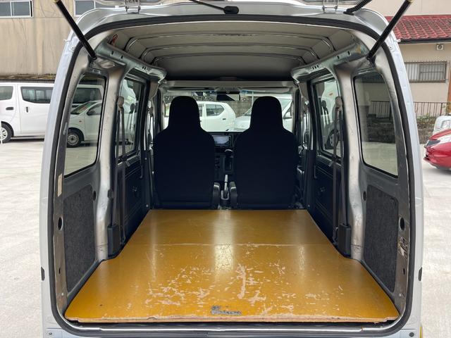 ハイゼットカーゴ ＤＸ　ＳＡＩＩＩ　ワンオーナー　点検記録簿　バックカメラ　オーバーヘッドコンソール　パワーウィンドウ　キーレス　純正オーディオ　純正ゴムマット　衝突軽減装置　タイミングチェーン式　集中ドアロック　両側スライドドア（15枚目）