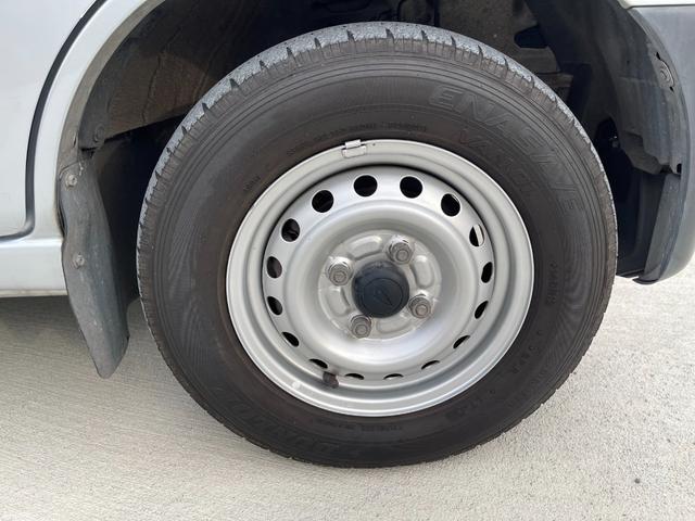 ハイゼットカーゴ ＤＸ　ＳＡＩＩＩ　ワンオーナー　点検記録簿　バックカメラ　オーバーヘッドコンソール　パワーウィンドウ　キーレス　純正オーディオ　純正ゴムマット　衝突軽減装置　タイミングチェーン式　集中ドアロック　両側スライドドア（24枚目）