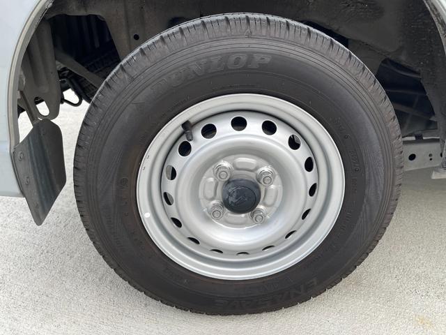 ハイゼットカーゴ ＤＸ　ＳＡＩＩＩ　ワンオーナー　点検記録簿　バックカメラ　オーバーヘッドコンソール　パワーウィンドウ　キーレス　純正オーディオ　純正ゴムマット　衝突軽減装置　タイミングチェーン式　集中ドアロック　両側スライドドア（25枚目）