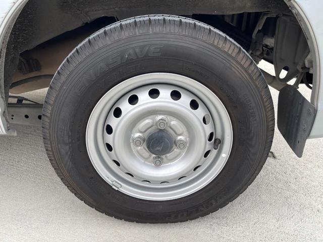 ハイゼットカーゴ ＤＸ　ＳＡＩＩＩ　ワンオーナー　点検記録簿　バックカメラ　オーバーヘッドコンソール　パワーウィンドウ　キーレス　純正オーディオ　純正ゴムマット　衝突軽減装置　タイミングチェーン式　集中ドアロック　両側スライドドア（26枚目）