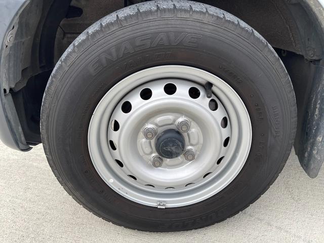 ハイゼットカーゴ ＤＸ　ＳＡＩＩＩ　ワンオーナー　点検記録簿　バックカメラ　オーバーヘッドコンソール　パワーウィンドウ　キーレス　純正オーディオ　純正ゴムマット　衝突軽減装置　タイミングチェーン式　集中ドアロック　両側スライドドア（27枚目）