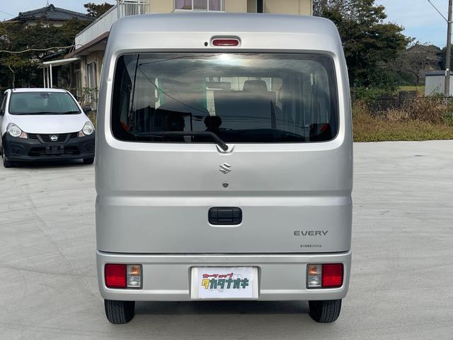 エブリイ PA ワンオーナー 整備点検記録簿 ドラレコ MTモード付き 純正オーディオ 純正フロアマット ドアバイザー ヘッドライトレベライザー 集中ドアロック 取説 スペアキー有 タイミングチェーン式 リヤ熱戦(5枚目)